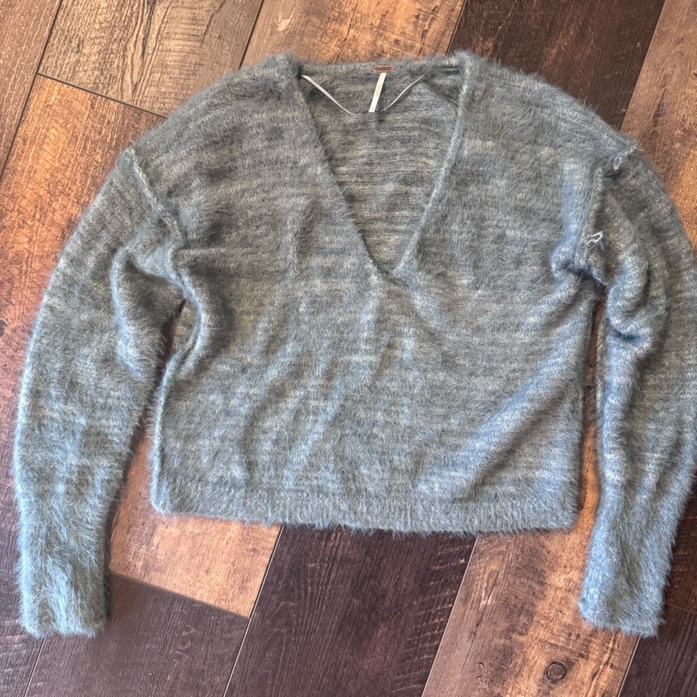 Free People Fuzzy Gray V-Neck Sweater Size Large